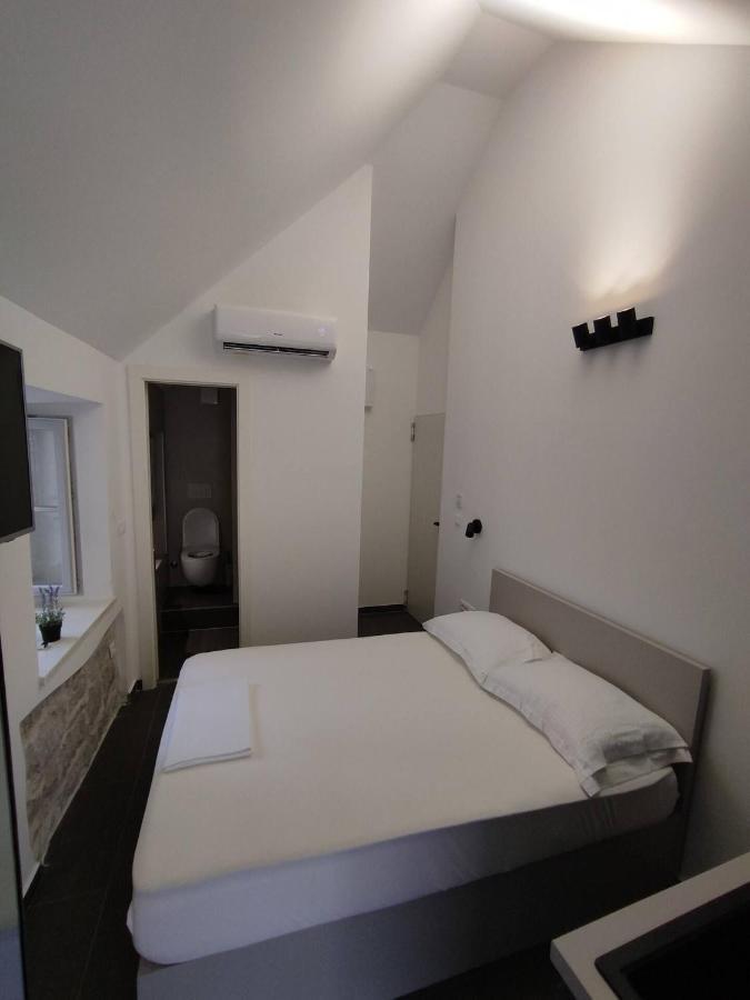 The Center Of Split, Renovated Stone House Apartment Ngoại thất bức ảnh