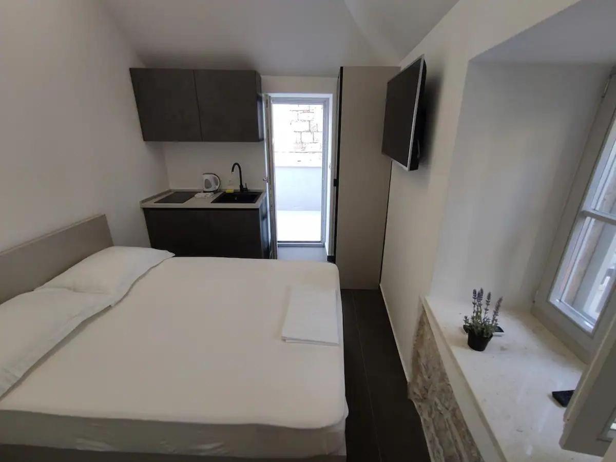The Center Of Split, Renovated Stone House Apartment Ngoại thất bức ảnh