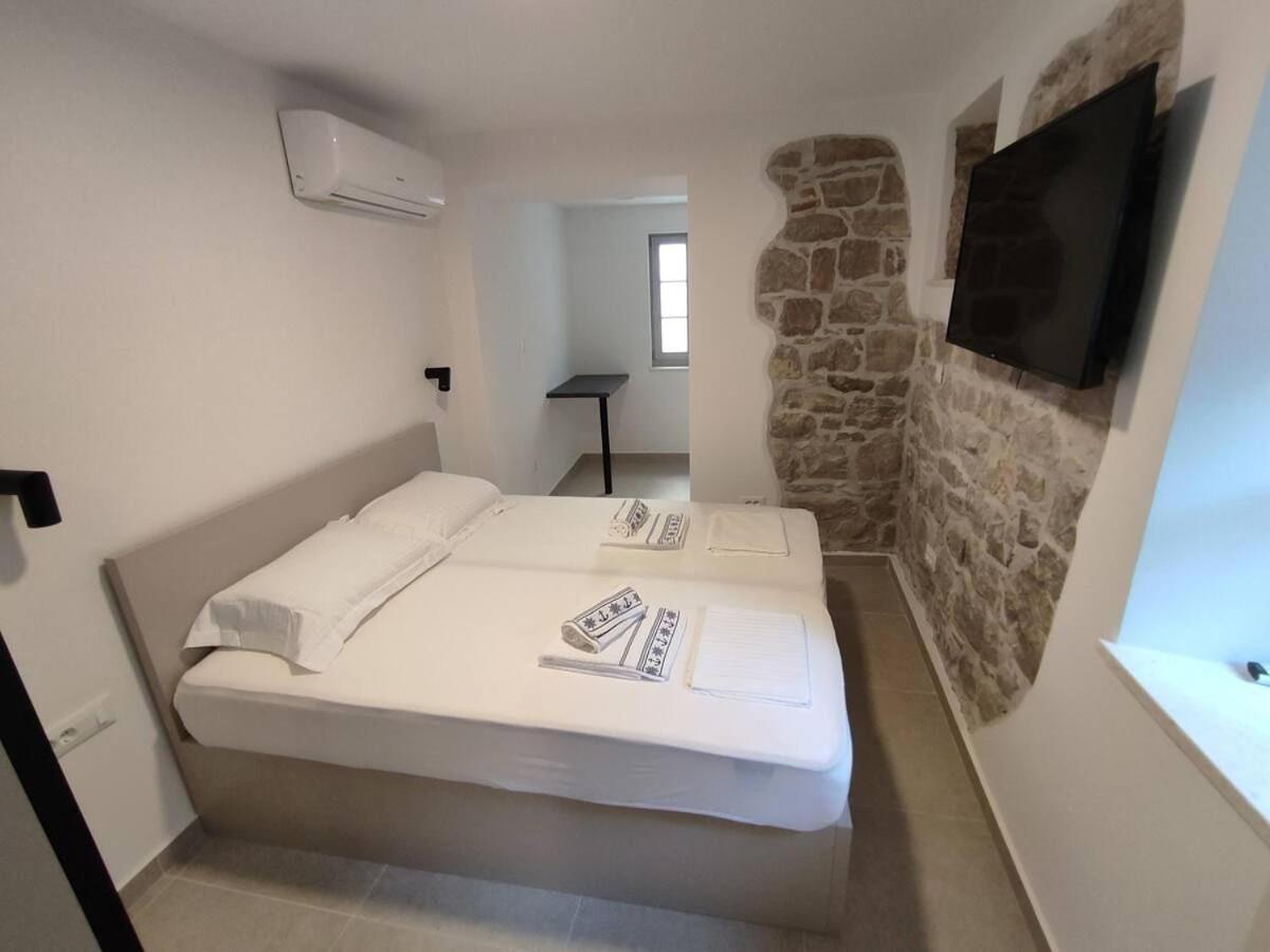 The Center Of Split, Renovated Stone House Apartment Ngoại thất bức ảnh